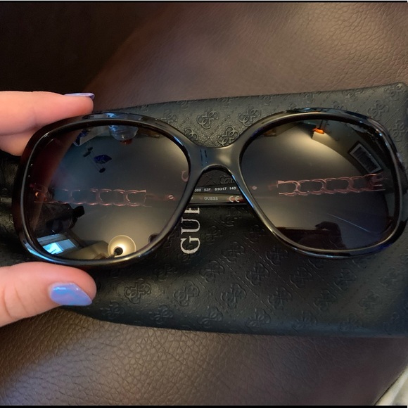 Guess Accessories - Guess sunglasses